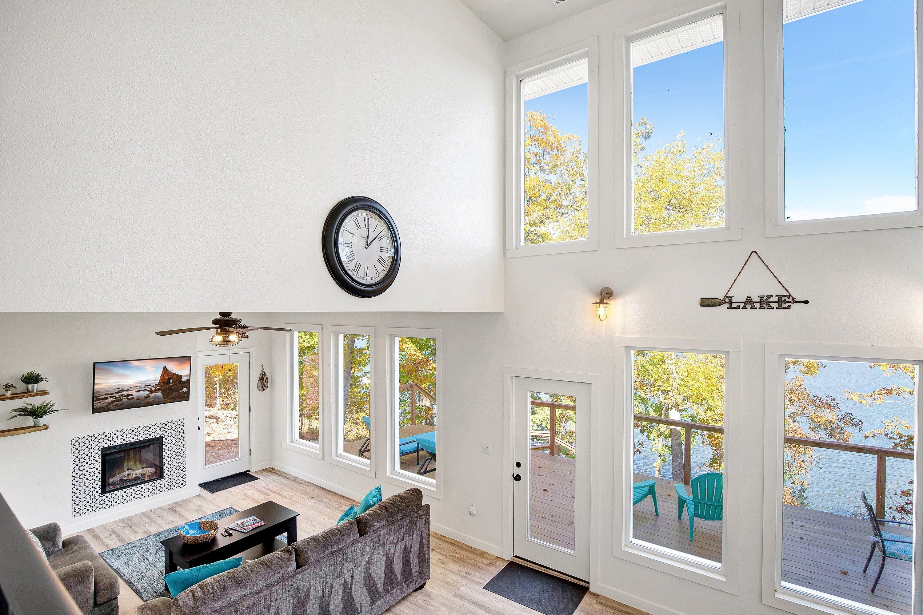 House, Multiple Beds, Patio (Soaring Eagle) | Living area