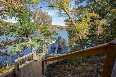 New Custom Home With Breathtaking Views!