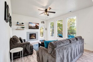 Maison, plusieurs lits, patio (Soaring Eagle) | Coin séjour