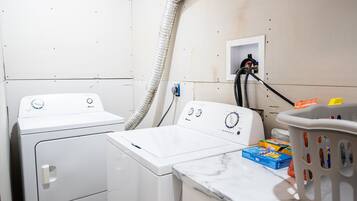 Nhà, nhiều giường, sân hiên (Soaring Eagle) | Giặt ủi