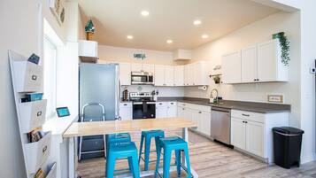 House, Multiple Beds, Patio (Soaring Eagle) | Private kitchen