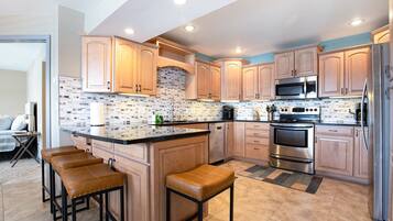 House, Multiple Beds, Pool Access (Jump N Jupiter) | Private kitchen