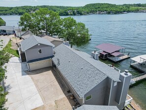 Exterior - Private Lakefront Pool, Amazing Dock Sleeps 26 (Camdenton)