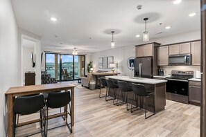 Private kitchen - Topsider Experience in the Heart of Osage Beach (Osage Beach)