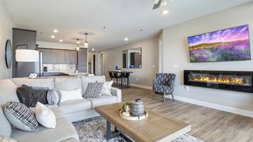 Condo, Multiple Beds, Pool Access (Acres Away) | Living area