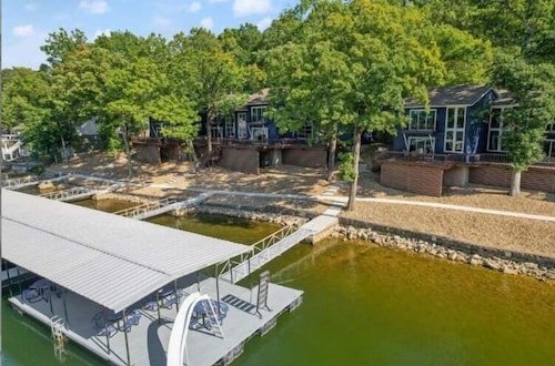 Our Cove Retreat - Perfect for Wave-free Swimming, Tanning & Prime Location Fun!