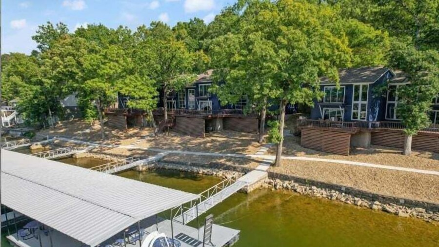 Our Cove Retreat - Perfect for Wave-free Swimming, Tanning & Prime Location Fun!