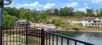 Our Cove Retreat - Perfect for Wave-free Swimming, Tanning & Prime Location Fun!