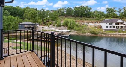 Our Cove Retreat - Perfect for Wave-free Swimming, Tanning & Prime Location Fun!