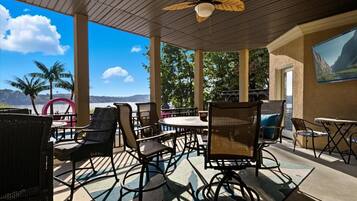 Casa, varias camas, acceso a la alberca, vista a la montaña (Aqua Vie) | Restaurante al aire libre