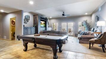 House, Multiple Beds, Pool Access, Mountain View (Aqua Vie) | Living area