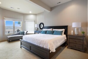 5 bedrooms, individually decorated, individually furnished, bed sheets - Luxury Lakefront Escape w/ Heated Pool, Hot Tub & Theater (Sunrise Beach)