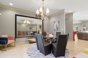 獨棟房屋, 多張床, 可使用泳池, 山景 (Aqua Vie) | 5 間臥室、獨特裝潢、布置獨特、床單