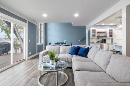 Condo, Multiple Beds, Patio (Castaway Cove Unit 3) | Living area