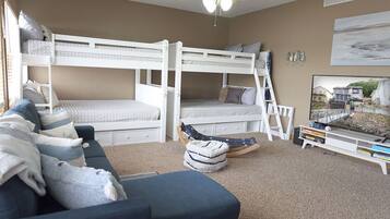 Casa, varias camas, hidromasaje (Seawall Family Retreat) | 4 habitaciones, decoración personalizada y muebles diferentes