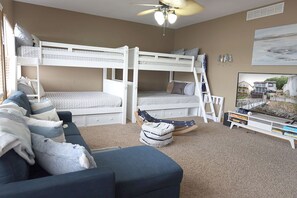 Casa, varias camas, hidromasaje (Seawall Family Retreat) | 4 habitaciones, decoración personalizada y muebles diferentes