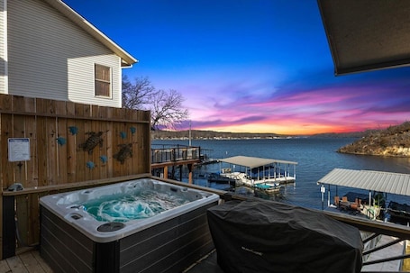 ํ์ฐ์ค, ์นจ๋(์ฌ๋ฌ ๊ฐ), ์จ์ ์์กฐ (Seawall Family Retreat) | ํ
๋ผ์ค/ํํฐ์ค