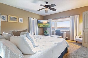 4 bedrooms, individually decorated, individually furnished, bed sheets - Lakefront w/ Views, Kayak, Boat Slip (Climax Springs)