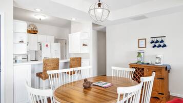 Appartement, meerdere bedden, toegang tot zwembad (Second Wind) | 3 slaapkamers, individueel gedecoreerd, individueel gemeubileerd