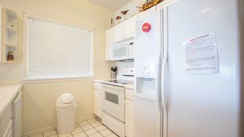 Condo, nhiều giường, có thể sử dụng hồ bơi (Second Wind) | Bếp riêng