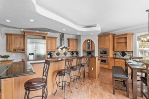 Casa, varias camas, patio (Kahokee Trail Lodge) | Cocina privada | Mesa de comedor