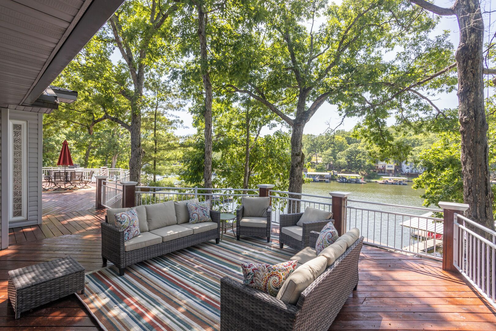 Hus, flere senger, terrasse (Kahokee Trail Lodge) | Terrasse/patio