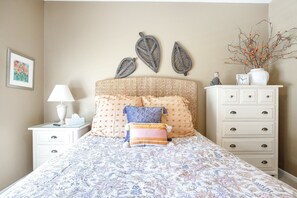 Leilighet, flere senger, terrasse (Paradise Point) | 3 soverom, individuelt dekorert, individuelt innredet og sengetøy