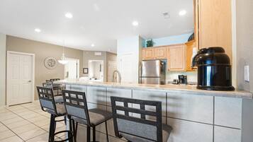 Apartamento, varias camas, patio (Paradise Point) | Cocina privada