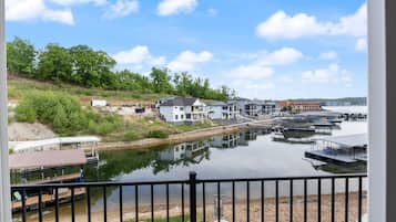 Huoneisto, useita sänkyjä, patio (Castaway Cove Unit 9) | Näkymä huoneesta