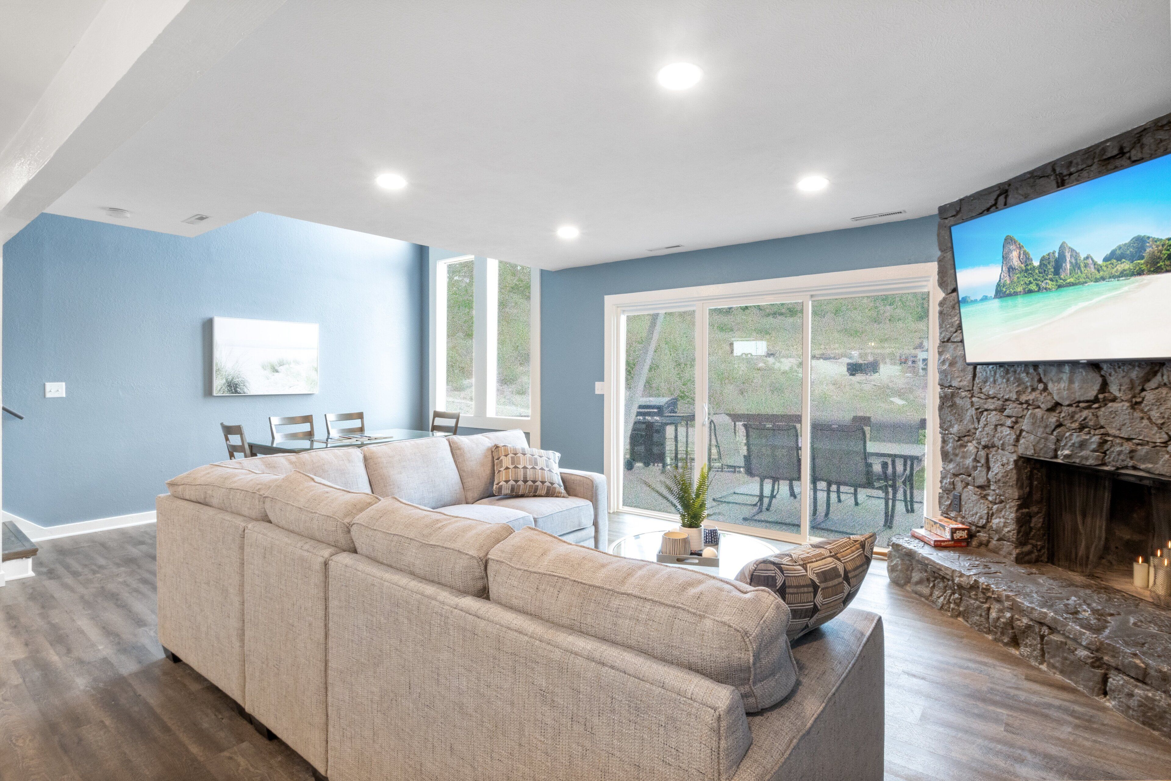 Condo, varias camas, patio (Castaway Cove Unit 9) | Área de sala de estar