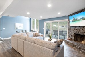 Bloc d'apartaments, diversos llits, pati (Castaway Cove Unit 9) | Sala d'estar