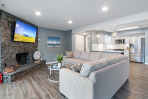 Bloc d'apartaments, diversos llits, pati (Castaway Cove Unit 9) | Sala d'estar