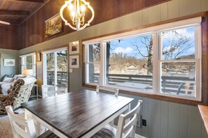 單棟房屋, 多張床, 露台 (Red Trout Cabin) | 2 間睡房、獨特設計、獨特裝修、床單