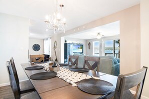 獨棟房屋, 多張床, 庭院 (Moon Tide) | 4 間臥室、獨特裝潢、布置獨特、床單