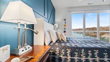 Condo, Multiple Beds, Jetted Tub (Queens Pointe) | 3 bedrooms, individually decorated, individually furnished, bed sheets