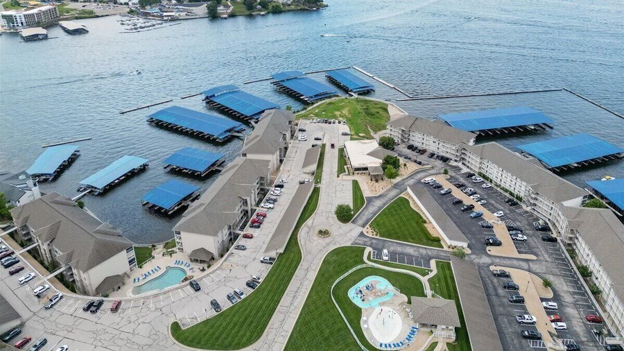 Nautical-inspired Lakefront Unit w/ Awesome Views