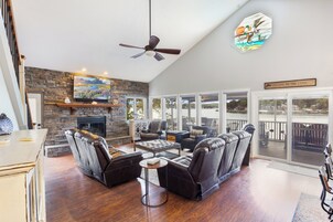 House, Multiple Beds, Patio (Island View) | Living area