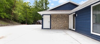 Our Cove Retreat - Perfect for Wave-free Swimming, Tanning & Prime Location Fun!