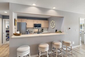 公寓客房, 多張床, 可使用泳池 (Sunrise and Shine) | 私人廚房