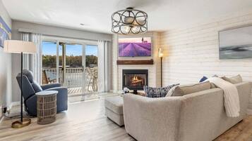 Condo, varias camas, acceso a la alberca (Sunrise and Shine) | Área de sala de estar