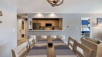 Lejlighed - flere senge - adgang til pool (Sunrise and Shine) | 2 soveværelser