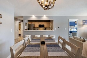 Lejlighed - flere senge - adgang til pool (Sunrise and Shine) | 2 soveværelser