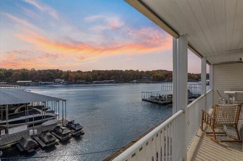 Newly Updated, Amazing Views, Boat Slip & Heated Pool