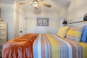 公寓客房, 多張床, 可使用泳池 (Sunrise and Shine) | 2 間臥室、獨特裝潢、布置獨特、床單