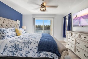 2 bedrooms, individually decorated, individually furnished, bed sheets - Newly Updated, Amazing Views, Boat Slip & Heated Pool (Sunrise Beach)