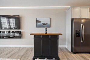 Condo, Multiple Beds, Pool Access (The Nest on 4th) | Interior