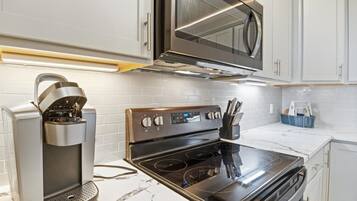 Apartment, Mehrere Betten, Poolzugang (The Nest on 4th) | Eigene Küche