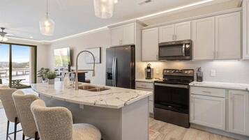 Condo, Multiple Beds, Pool Access (The Nest on 4th) | Private kitchen