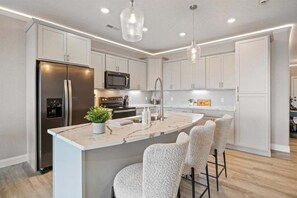 Condo, Multiple Beds, Pool Access (The Nest on 4th) | Private kitchen