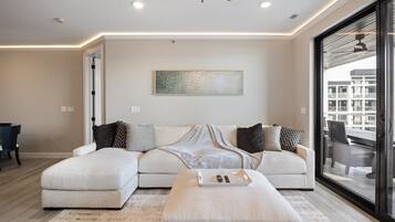 Condo, Multiple Beds, Pool Access (The Nest on 4th) | Living area